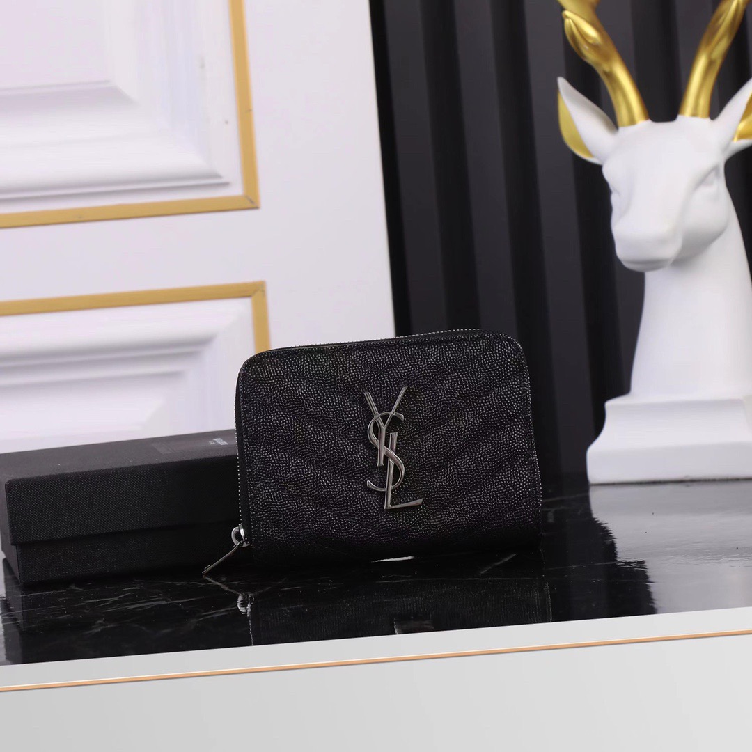 サンローラン「Saint Laurent」モノグラム コンパクト ジップアラウンド ウォレット（グレイン ド プードル エンボスレザー）