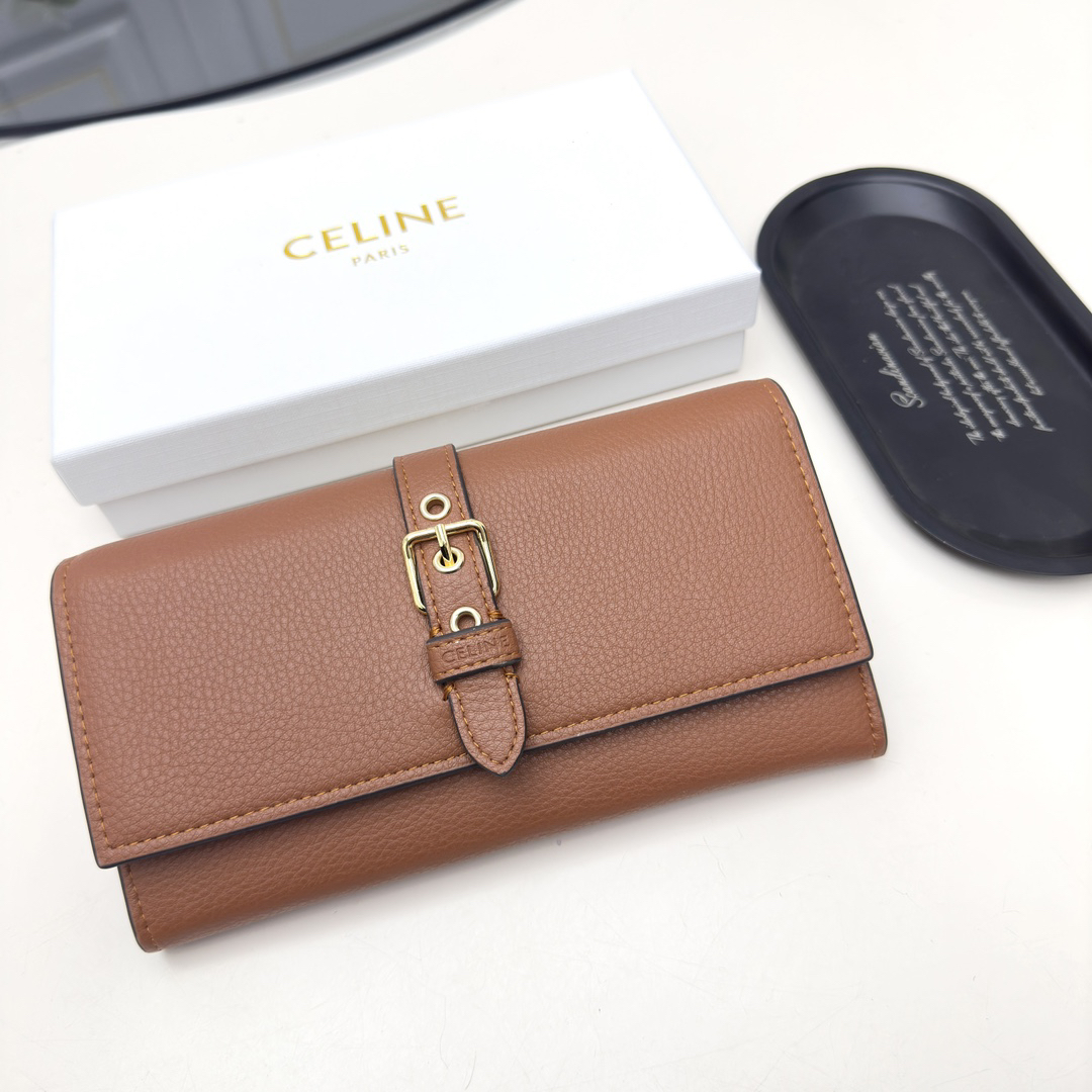 セリーヌ「Celine」TRIOMPHE CUIR ラージジップウォレット