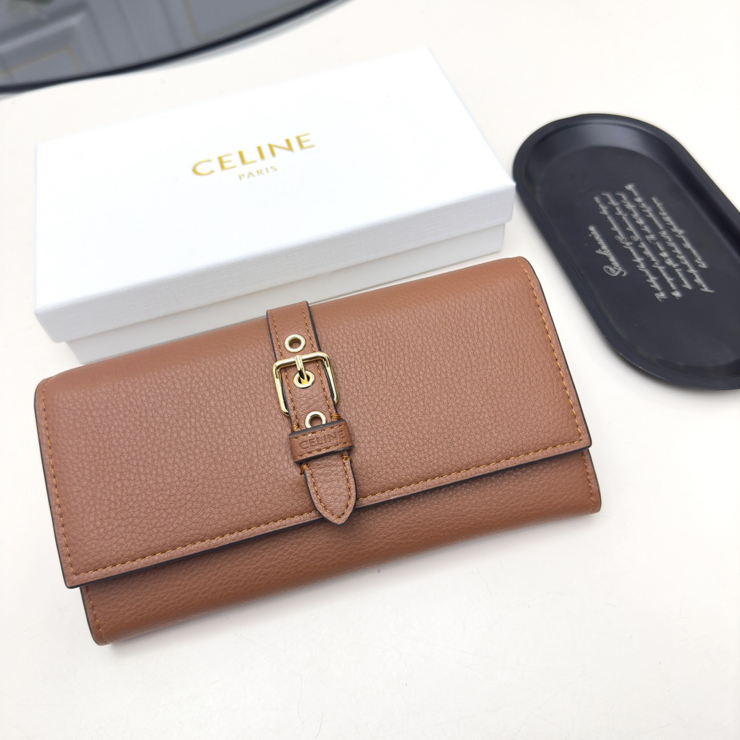 セリーヌ「Celine」TRIOMPHE CUIR ラージジップウォレット