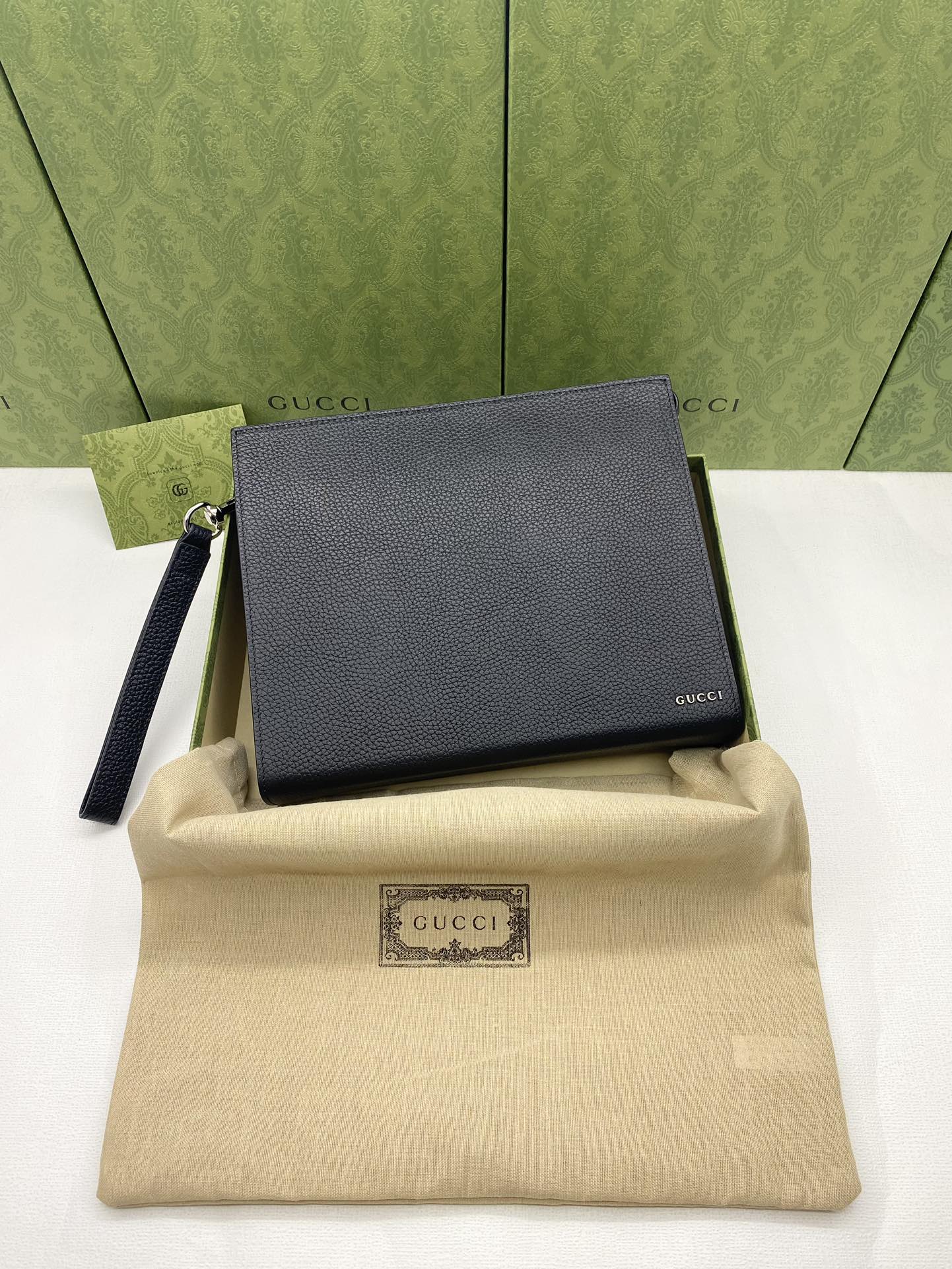 グッチ「Gucci」メンズ クラシック レザー ポシェット ウィズ リムーバブル リストストラップ