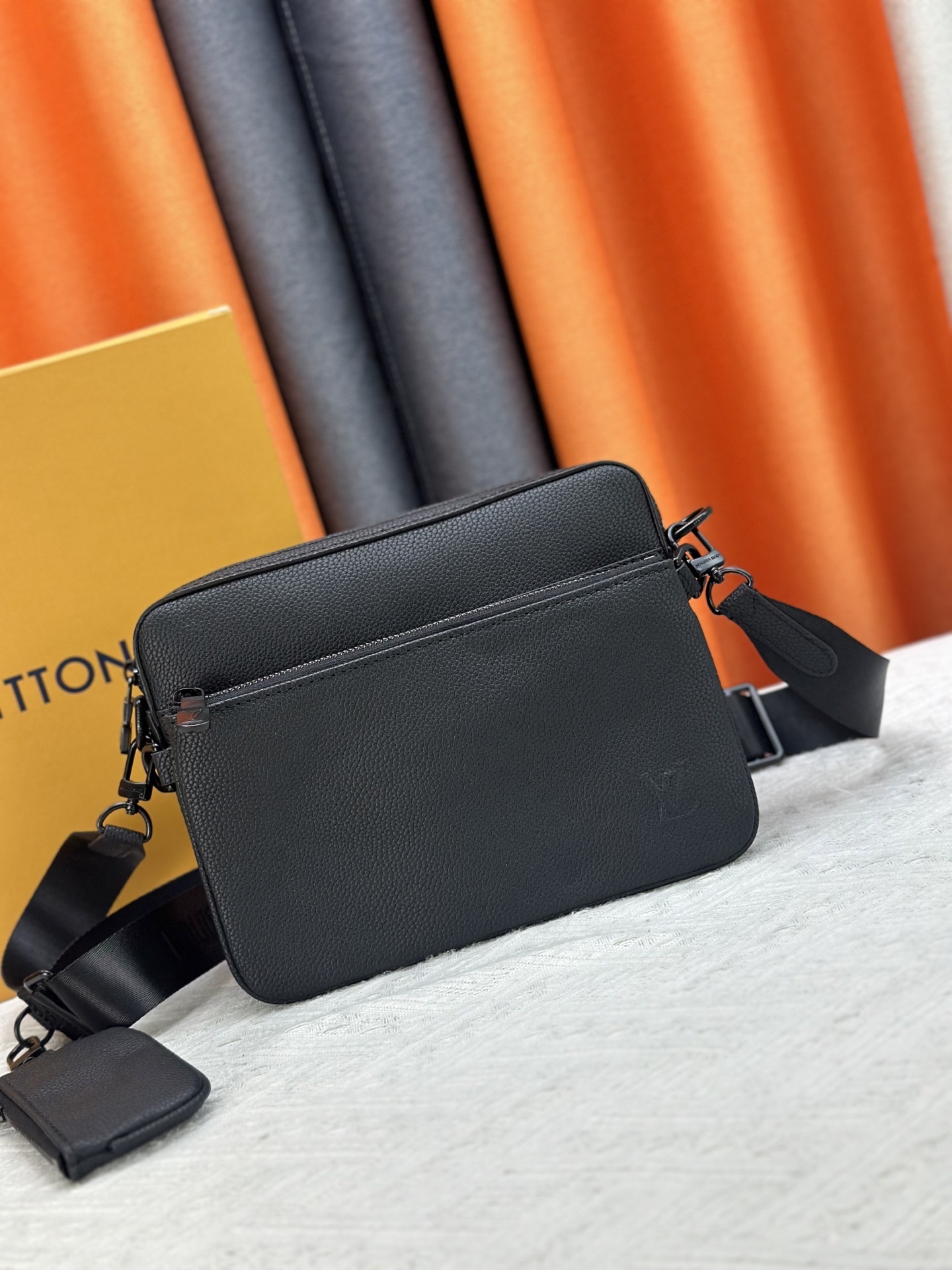 ルイ・ヴィトン「Louis Vuitton」新作 Trio メッセンジャーバッグ