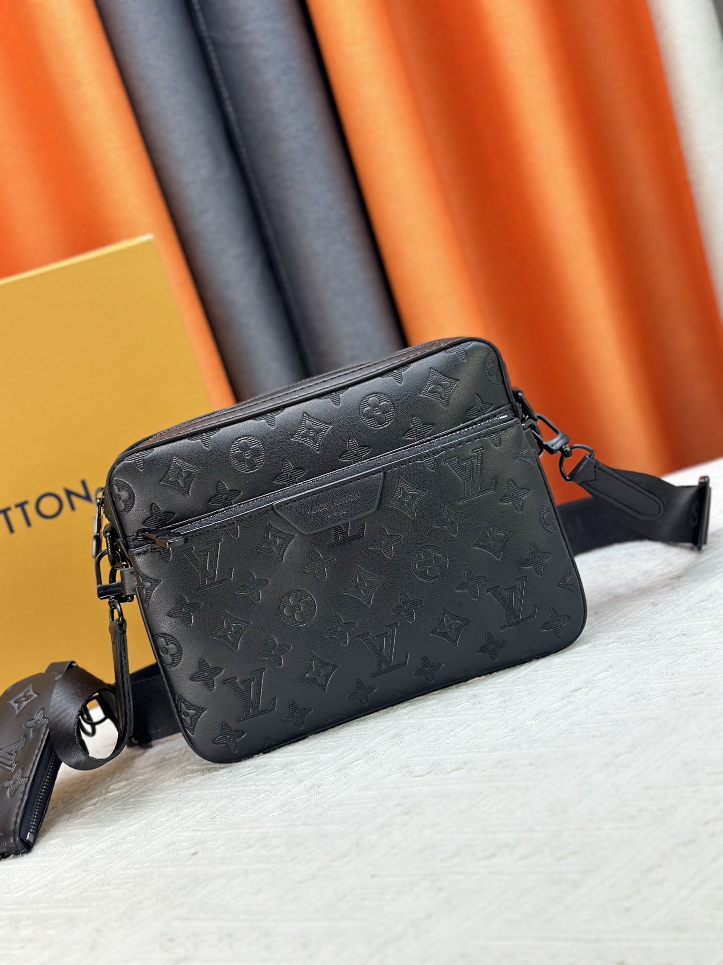 ルイ・ヴィトン「Louis Vuitton」新作 Trio メッセンジャーバッグ