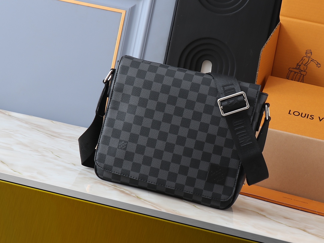 ルイ・ヴィトン「Louis Vuitton」ディストリクト スモールメッセンジャーバッグ