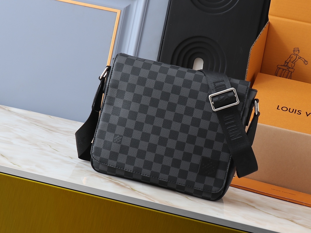 ルイ・ヴィトン「Louis Vuitton」ディストリクト スモールメッセンジャーバッグ