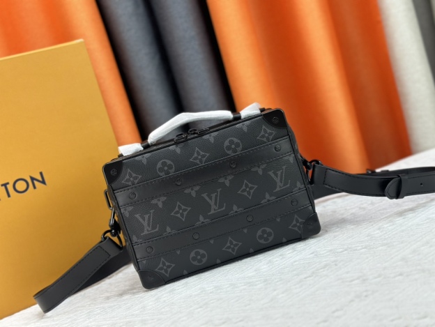 ルイ・ヴィトン「Louis Vuitton」Soft Trunk メッセンジャーバッグ