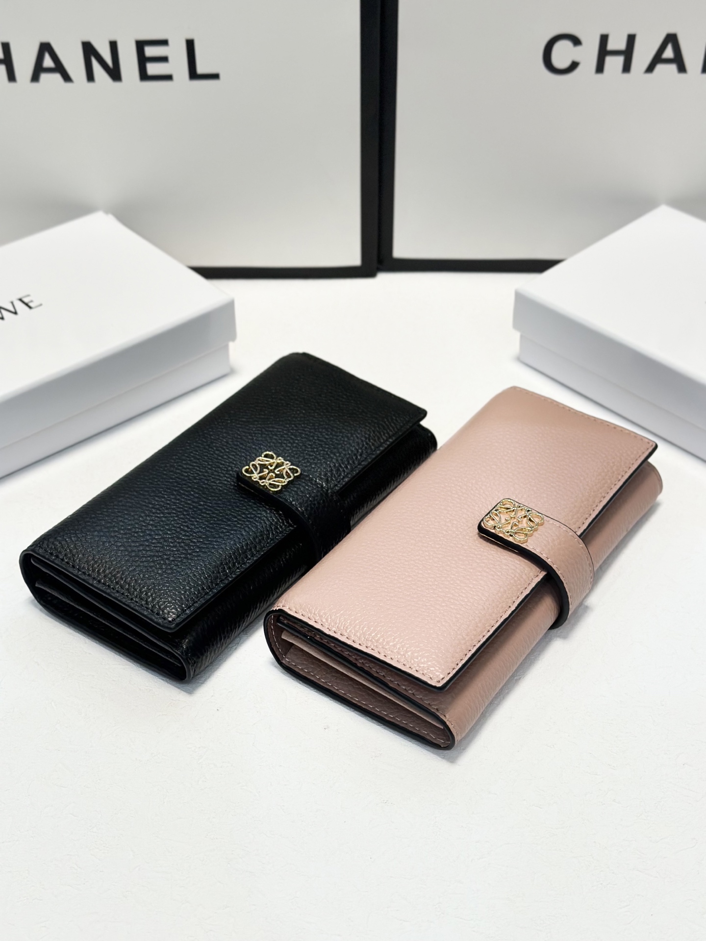 ロエベ「LOEWE」アナグラム コンティネンタル ウォレット（ペブルグレインカーフ）