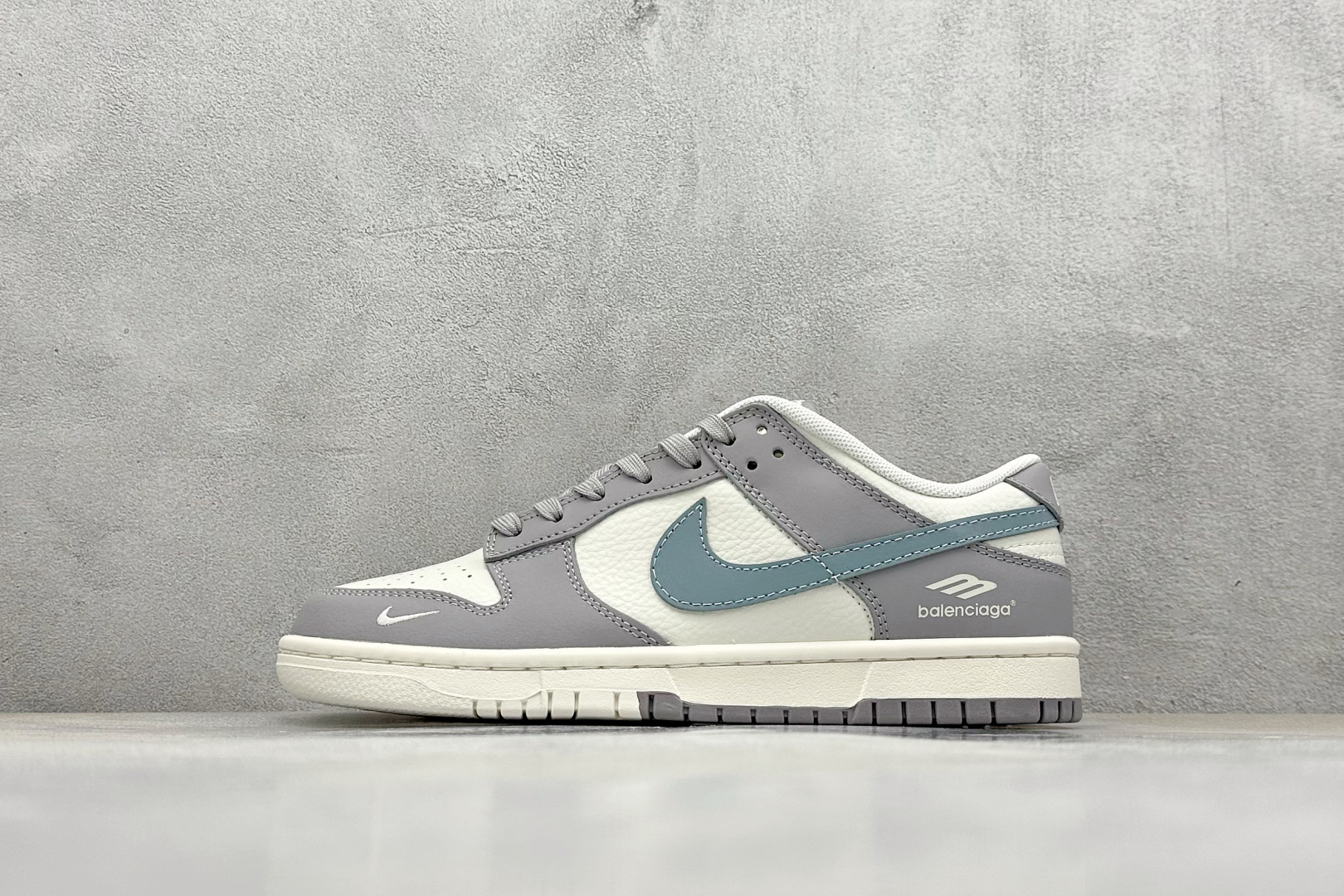 「コラボモデル」Balenciaga x Nikeグレー×ホワイト×ブルー スケートシューズ