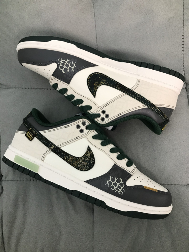 ナイキ「Nike」 DUNK LOW "WHITE/BLACK-GREEN" スニーカー