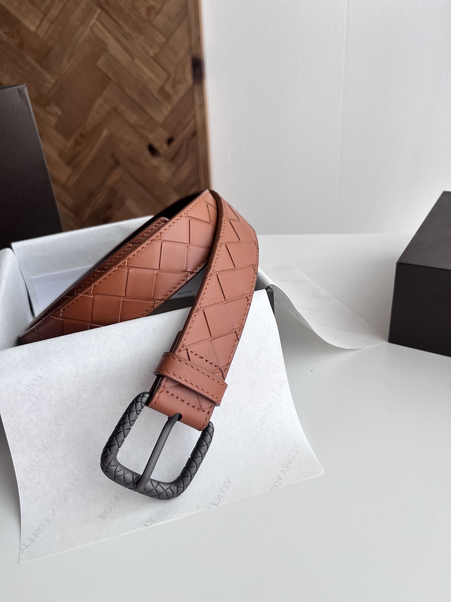 ボッテガ・ヴェネタ「Bottega Veneta」イントレチャート リバーシブル ベルト