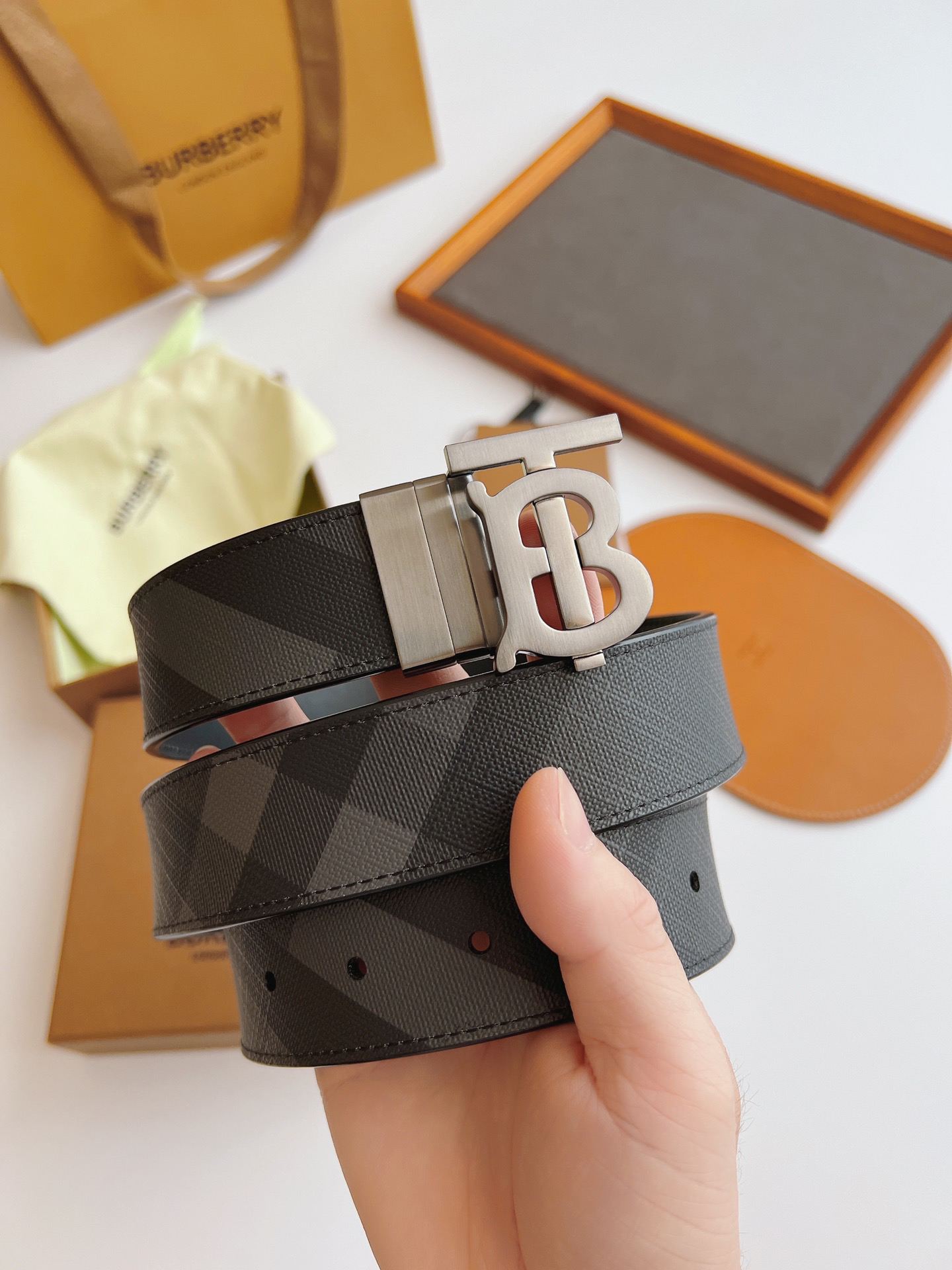 バーバリー「Burberry」フック TBベルト 2色