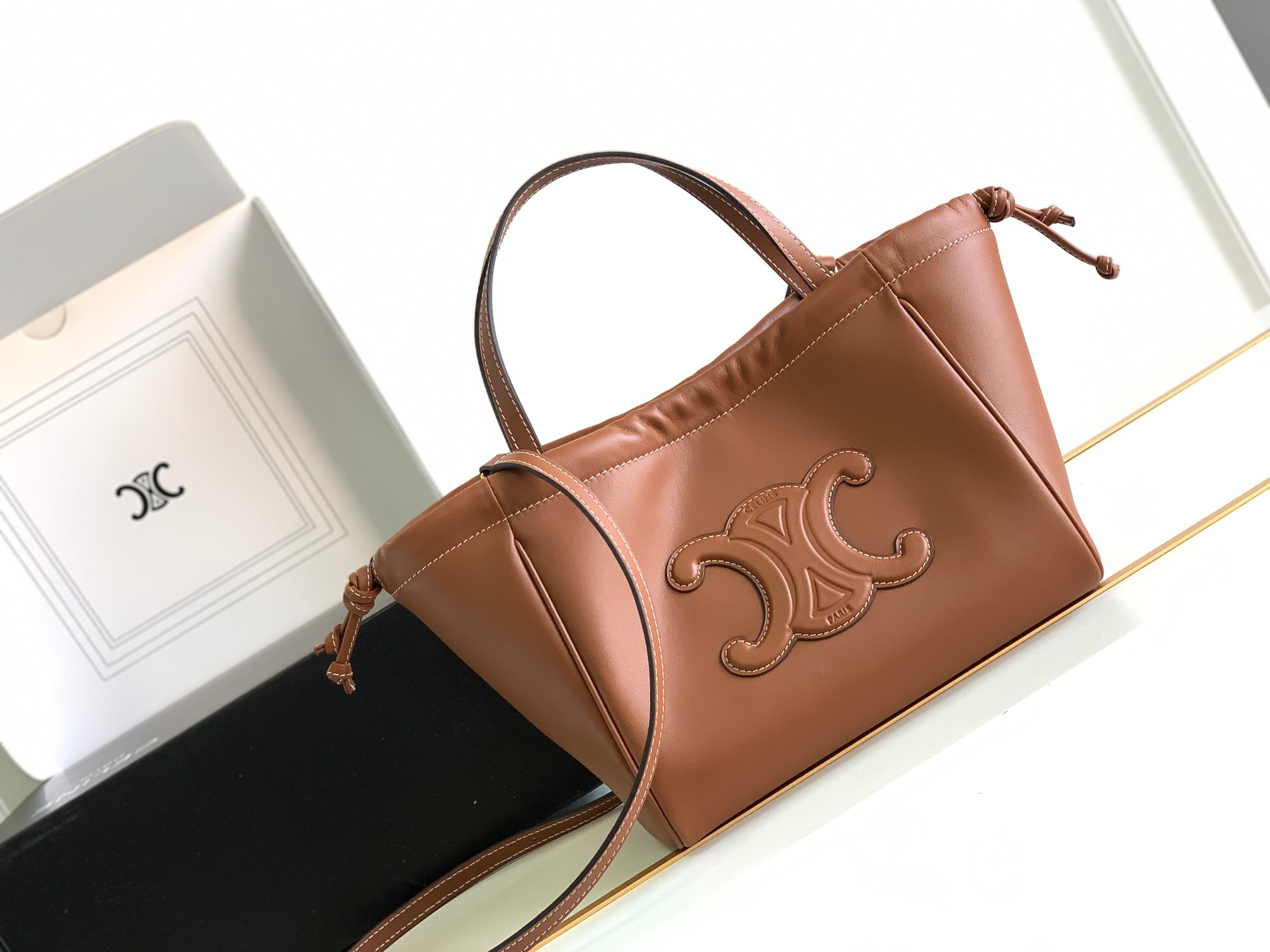 セリーヌ「Celine」 MINI CUIR CABAS TRIOMPHE スムースレザー ドローストリング バッグ