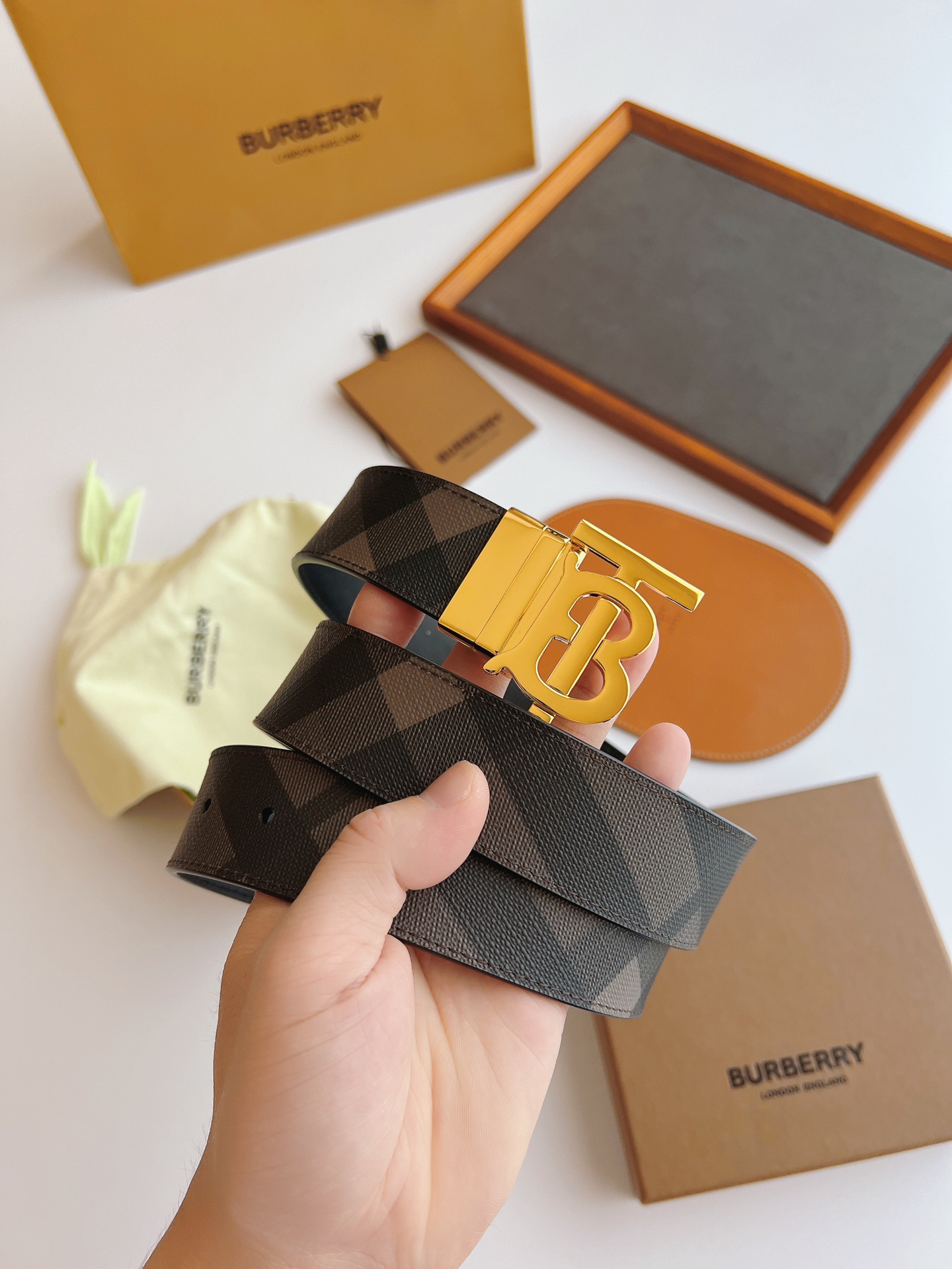 バーバリー「Burberry」フック TBベルト 2色