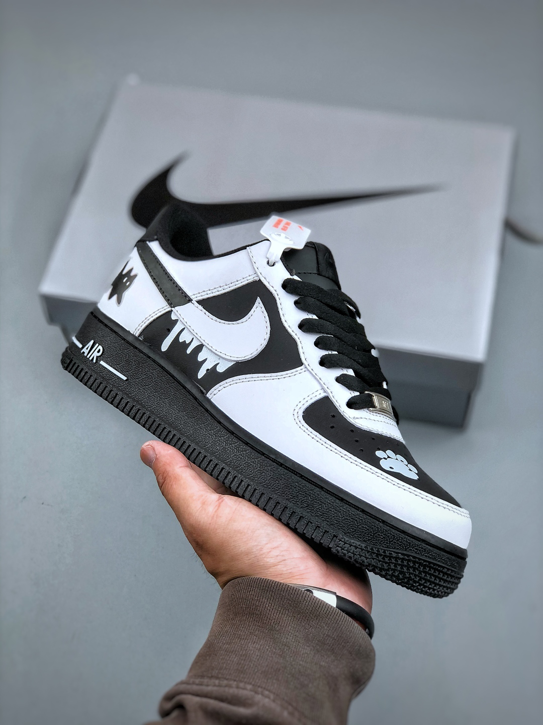 ナイキ「Nike」 AIR FORCE 1 '07 LOW "グレーゾーン" ローカットスニーカー
