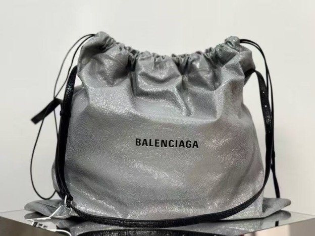 バレンシアガ「Balenciaga」SHOPPER DUSTBAG レザートラッシュポーチ
