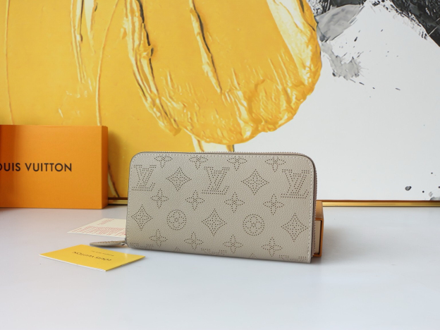 ルイ・ヴィトン ジッピー･ウォレット「マヒナ･レザー」