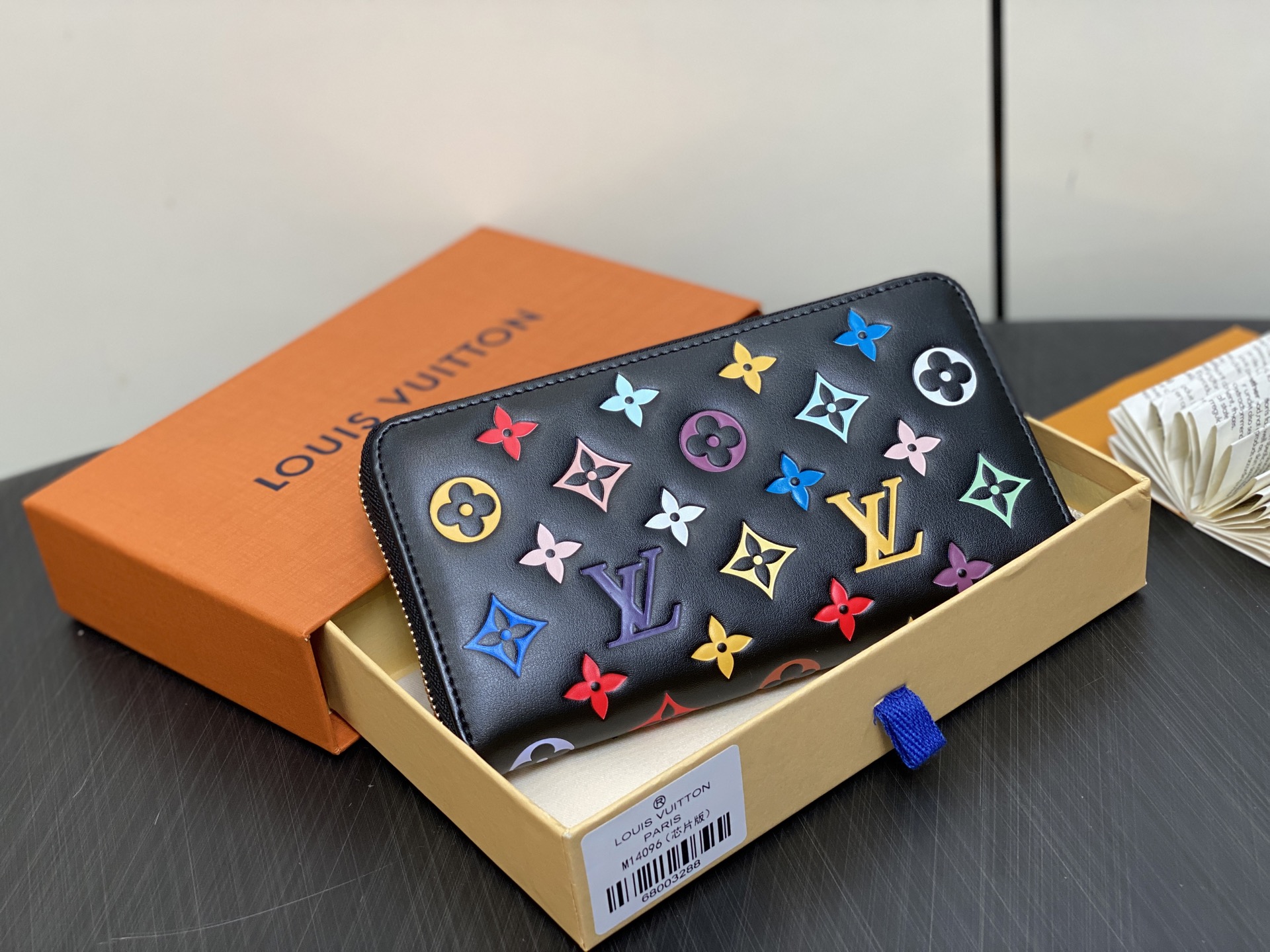 ルイ・ヴィトン「LV x TM」ジッピー･ウォレット