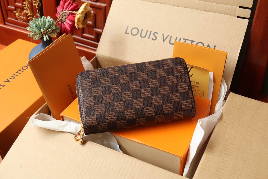ルイ・ヴィトン ジッピー･ウォレット「両開きジッパー財布」