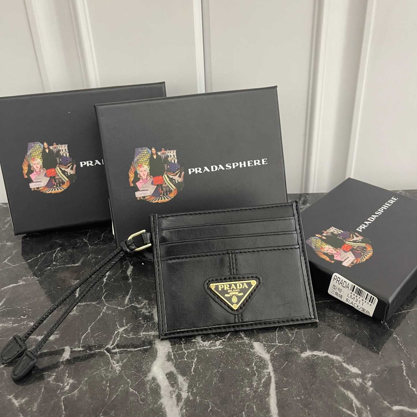 プラダ「Prada」レザーカルディケース