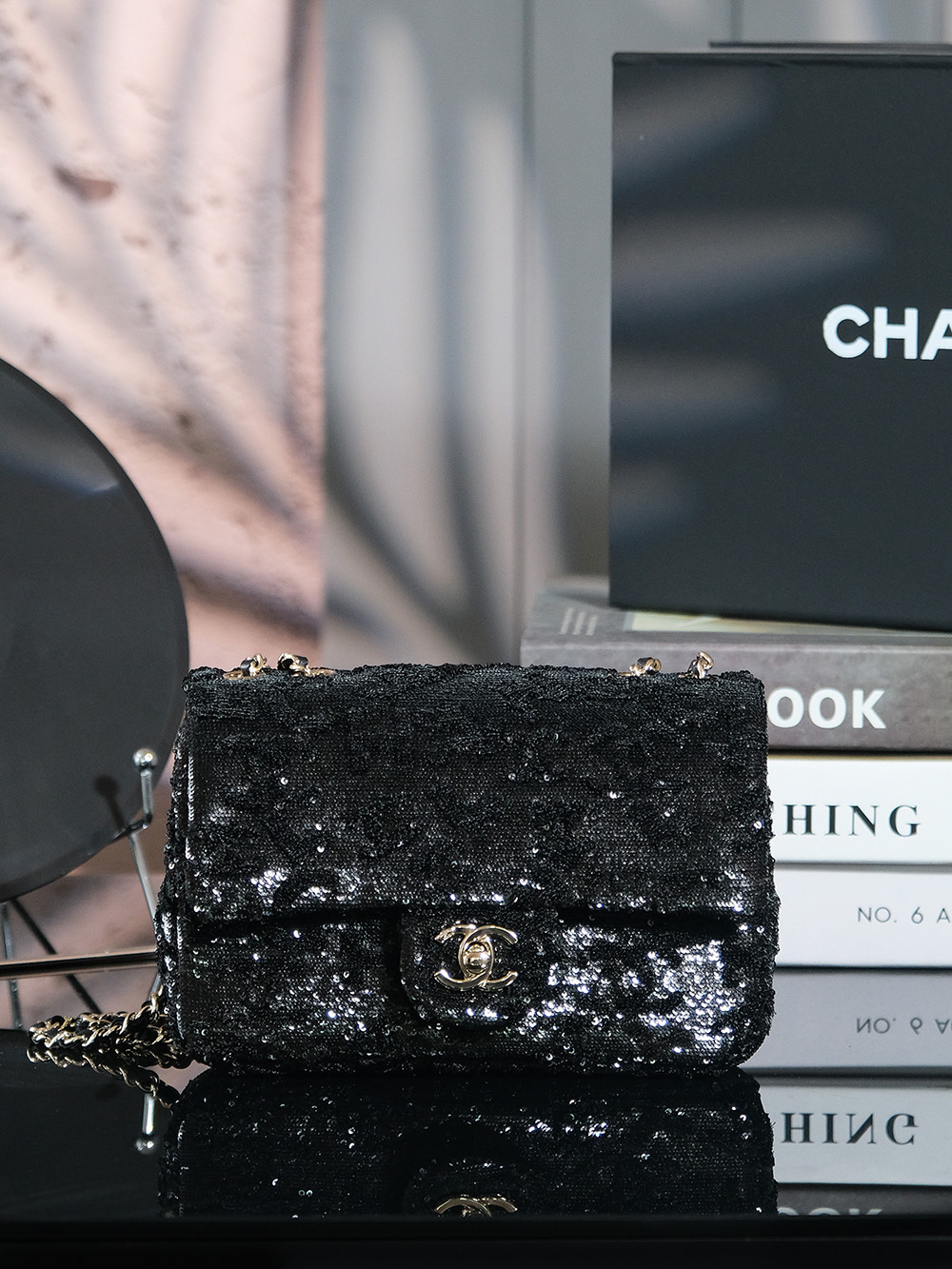 シャネル「Chanel」ゴールドレリーフチェインショルダーバッグ