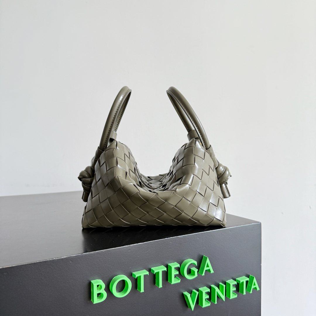 ボッテガ・ヴェネタ「Bottega Veneta」Loop ミニバッグ