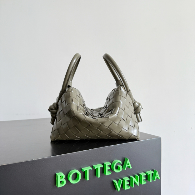 ボッテガ・ヴェネタ「Bottega Veneta」Loop ミニバッグ