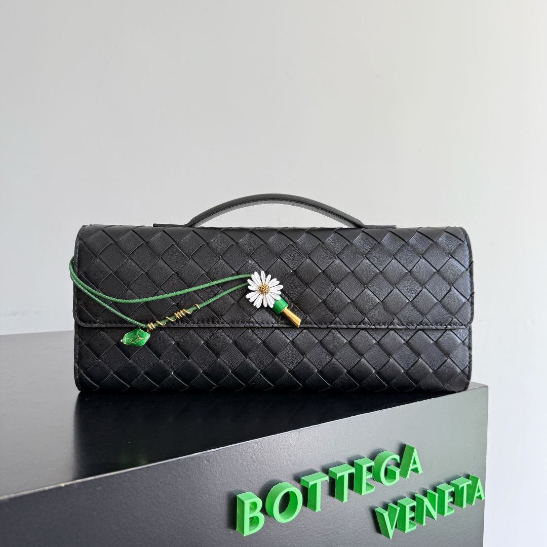 ボッテガ・ヴェネタ「Bottega Veneta」デイジークロージャー クラッチバッグ