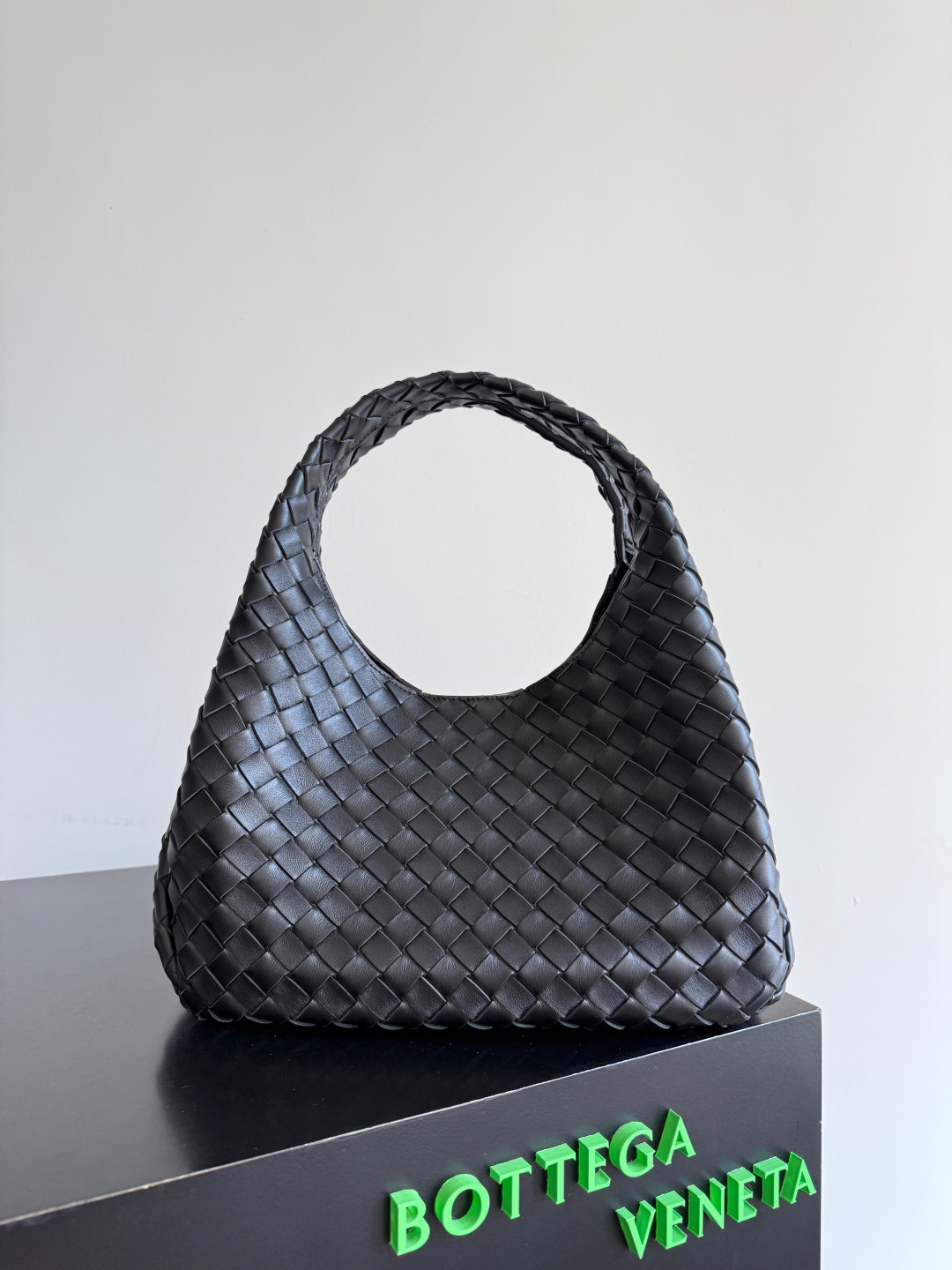ボッテガ・ヴェネタ「Bottega Veneta」Campana ショルダーバッグ