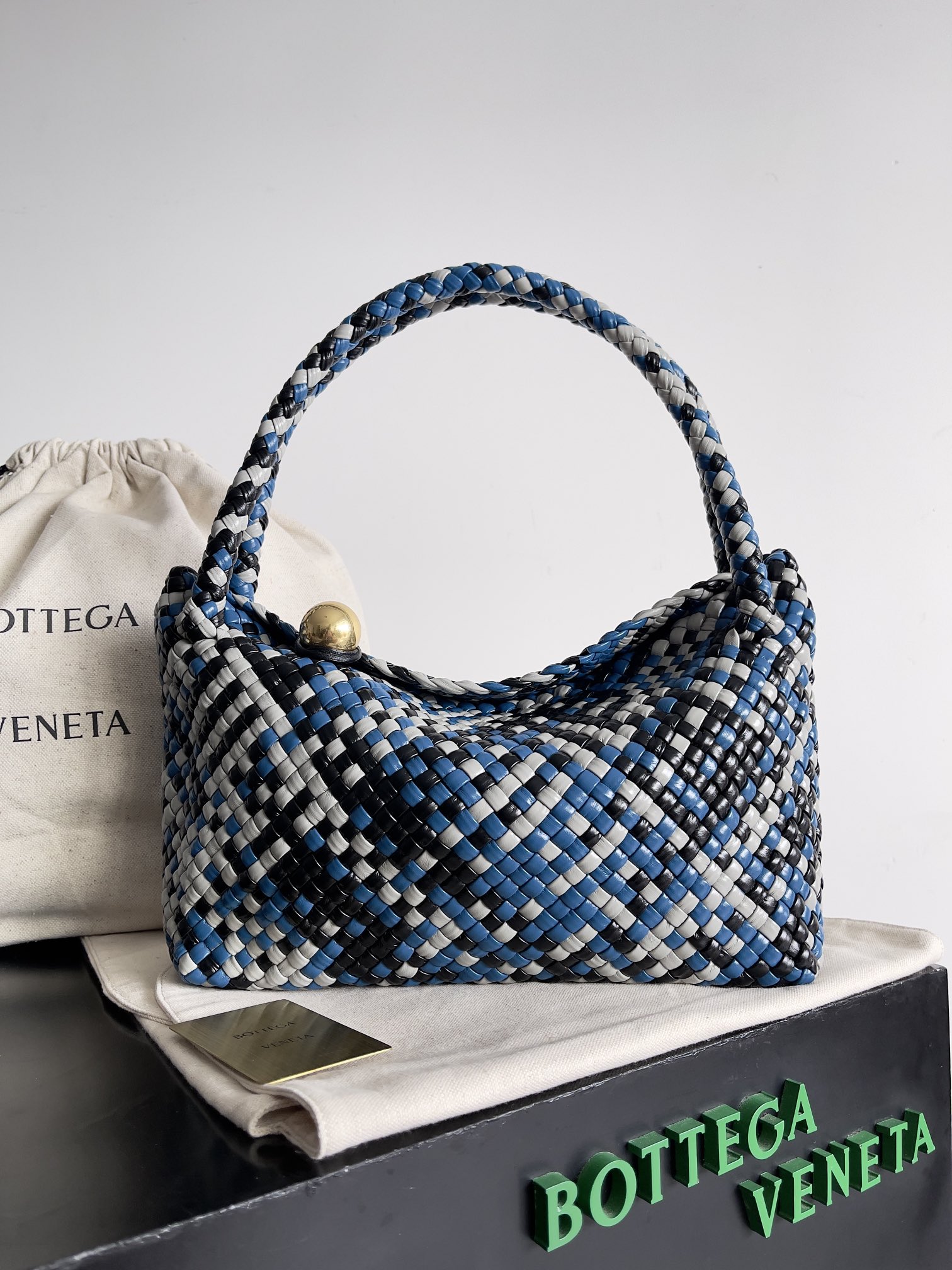 ボッテガ・ヴェネタ「Bottega Veneta」Intrecciato ミニバッグ