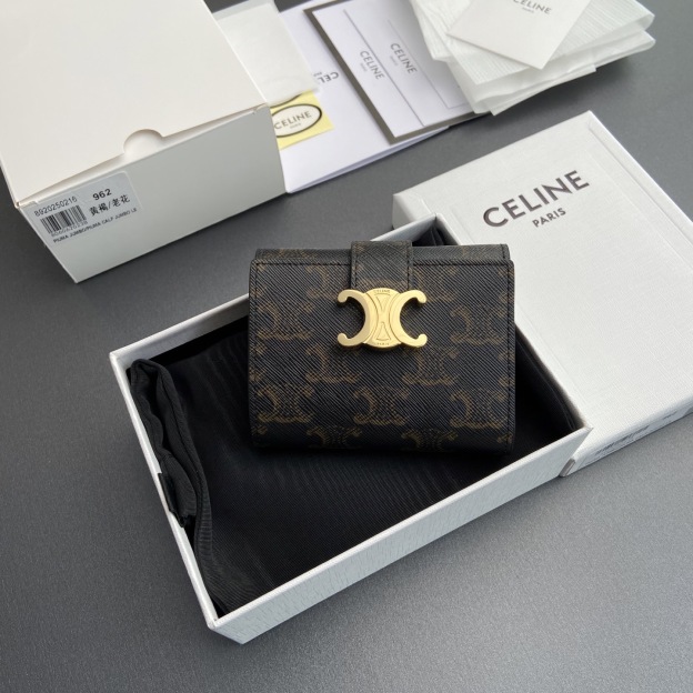 セリーヌ「Celine」TRIOMPHE レザーモノグラム ショートウォレット
