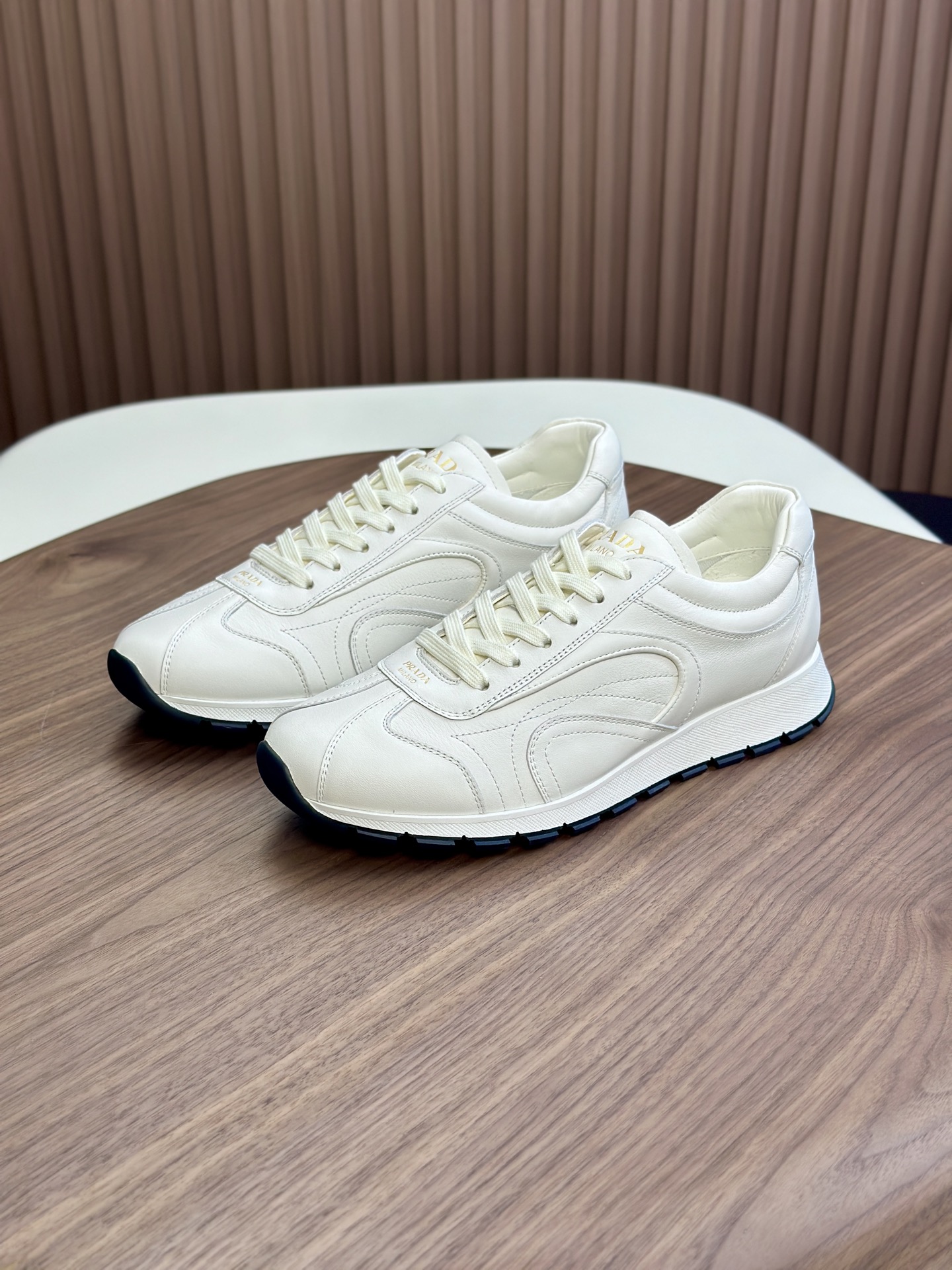 プラダ「Prada」メンズ スポーツ スニーカー