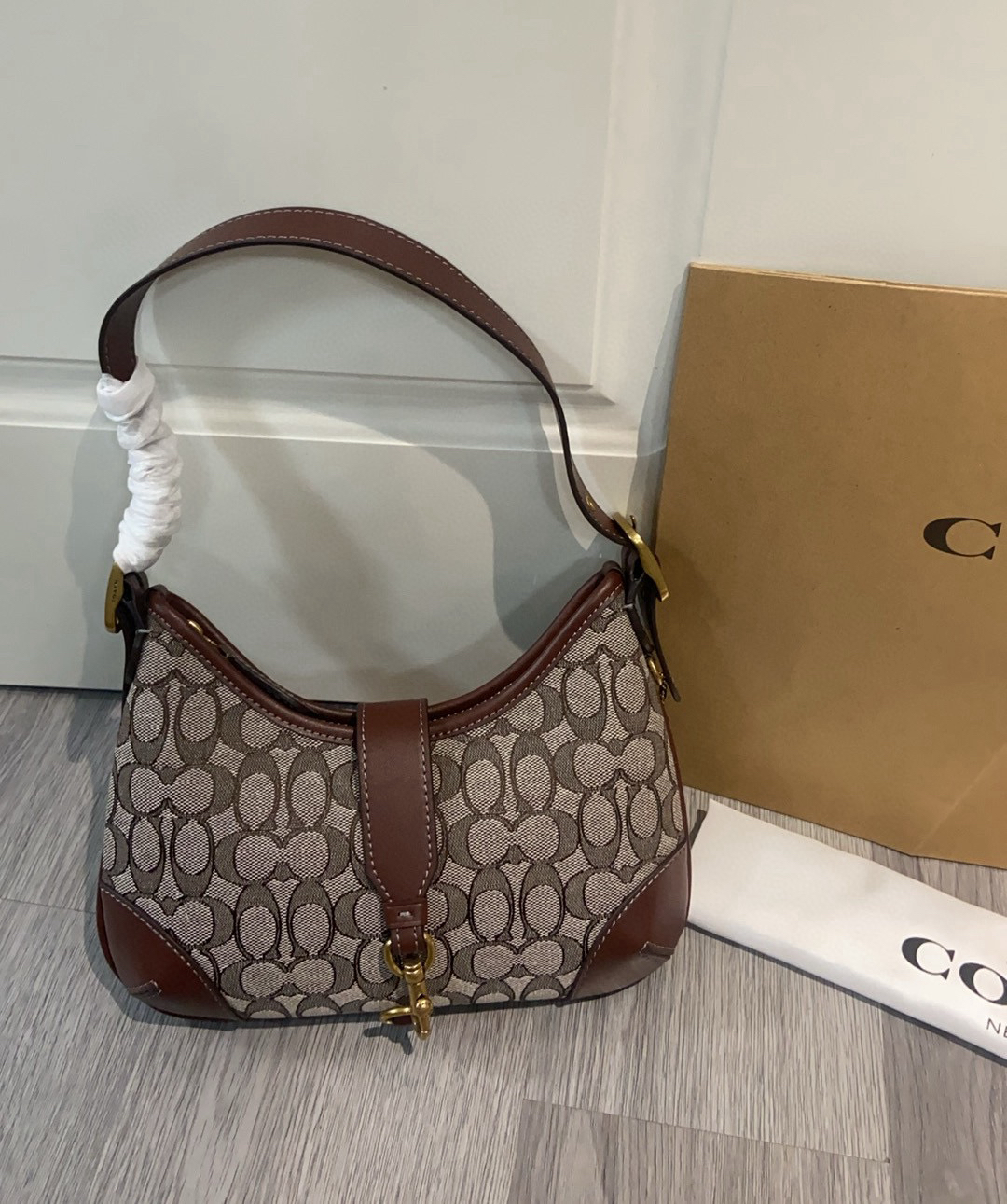コーチ「Coach」HAMPTONS HOBO シグネチャー ショルダーバッグ