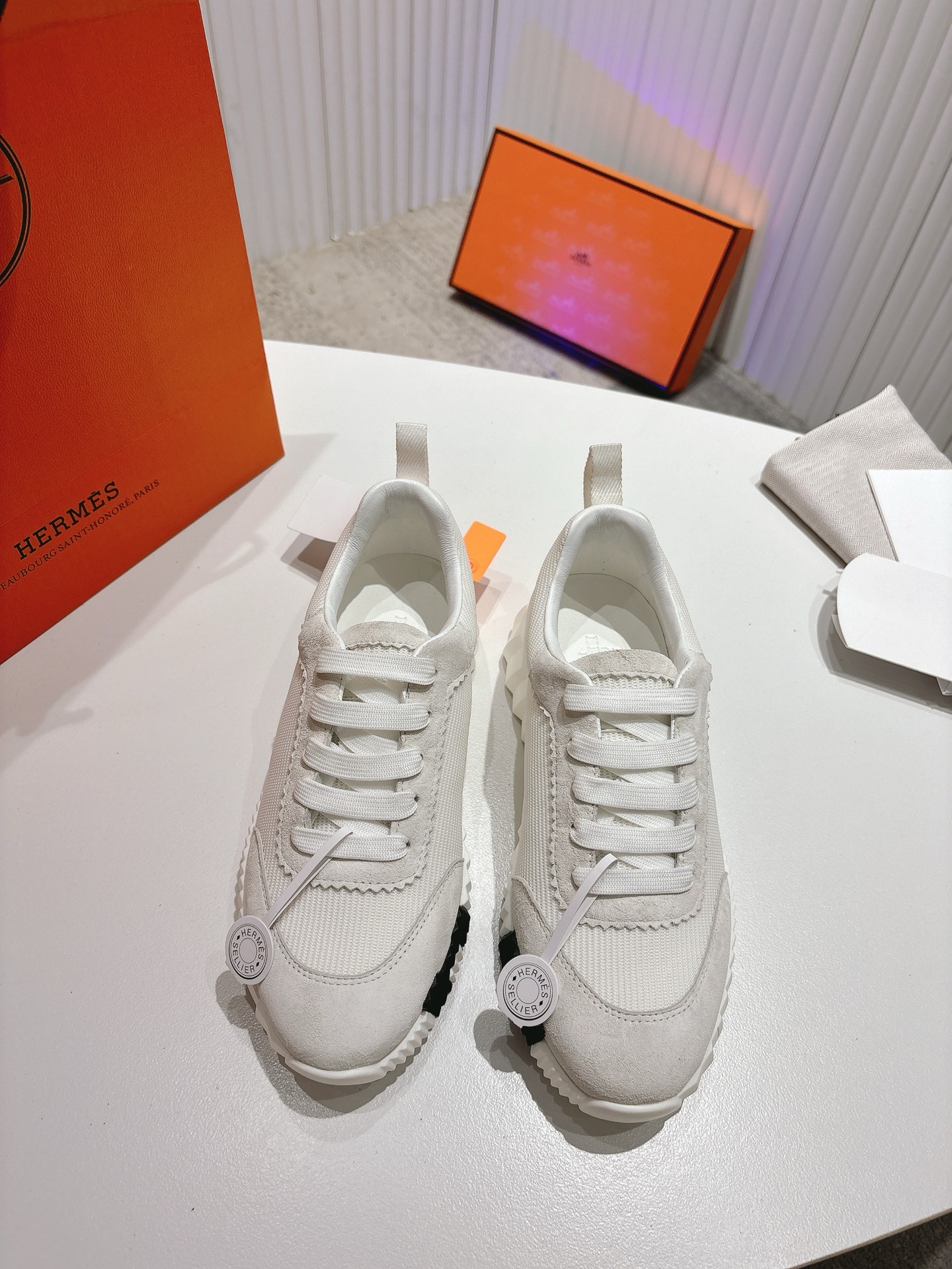 エルメス［Hermès］【カップルに大人気】 おしゃれなペアスニーカー 男女兼用