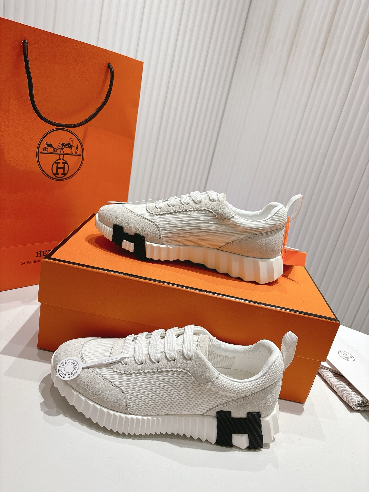 エルメス［Hermès］【カップルに大人気】 おしゃれなペアスニーカー 男女兼用