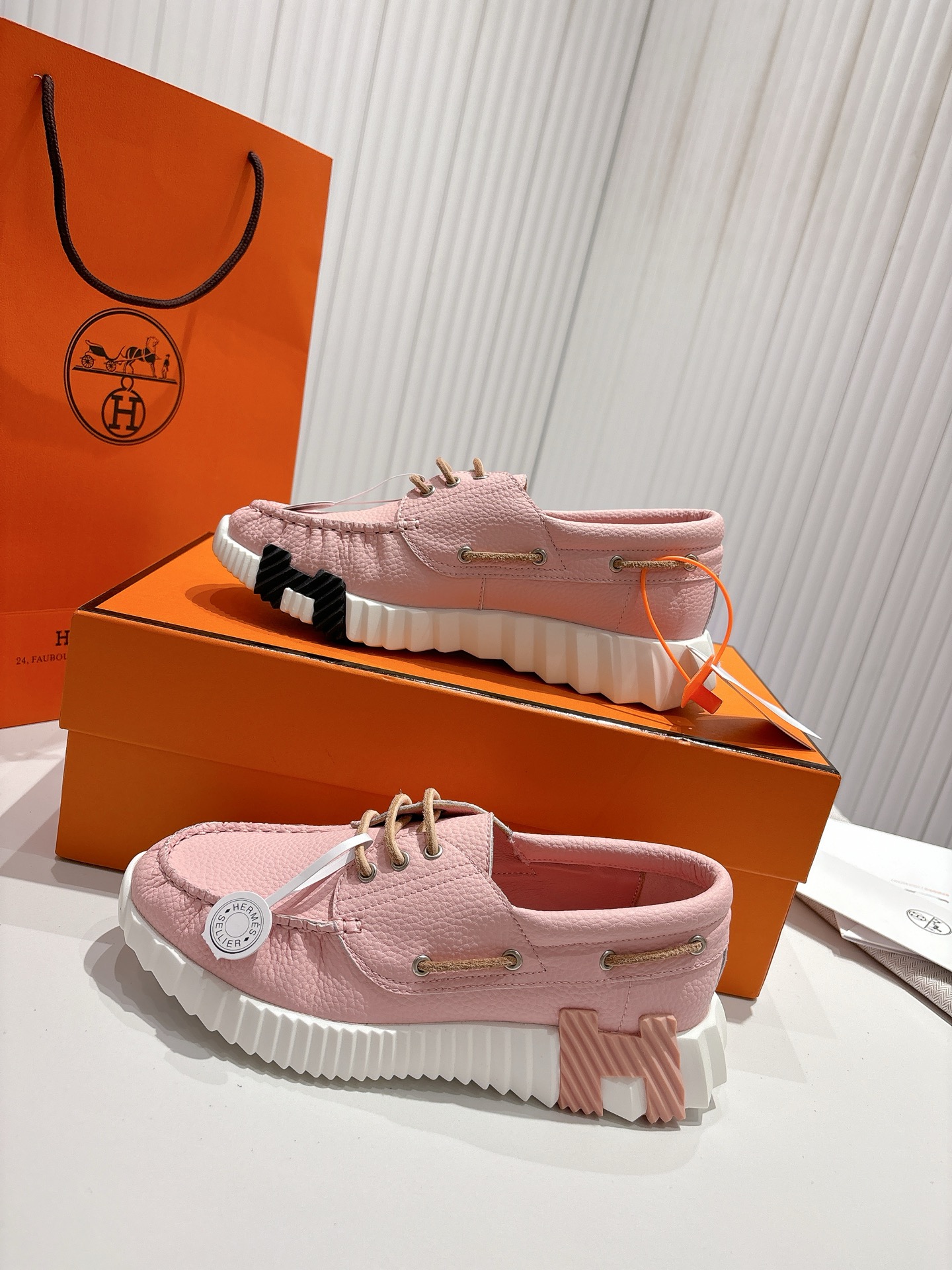 エルメス［Hermès］【カップルに大人気】 おしゃれなペアスニーカー 男女兼用