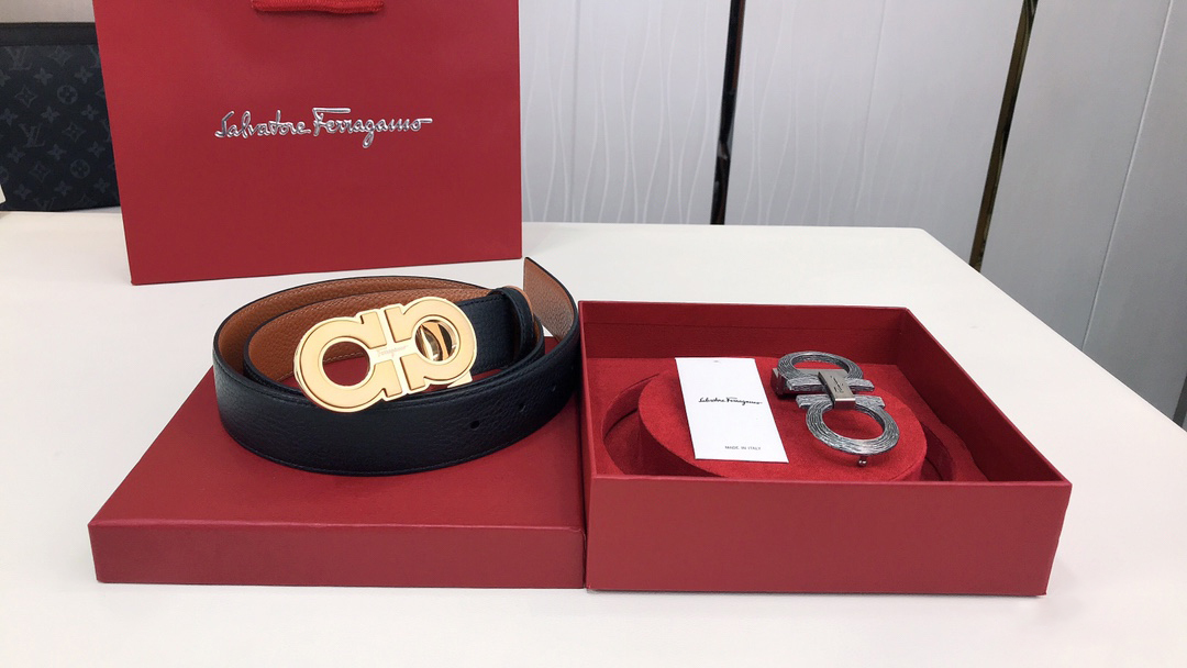 フェラガモ「Ferragamo」リバーシブルベルト「デュアルバックル」