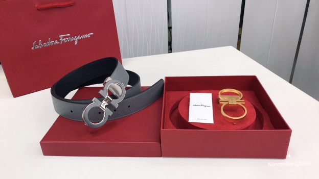 フェラガモ「Ferragamo」リバーシブルベルト「デュアルバックル」