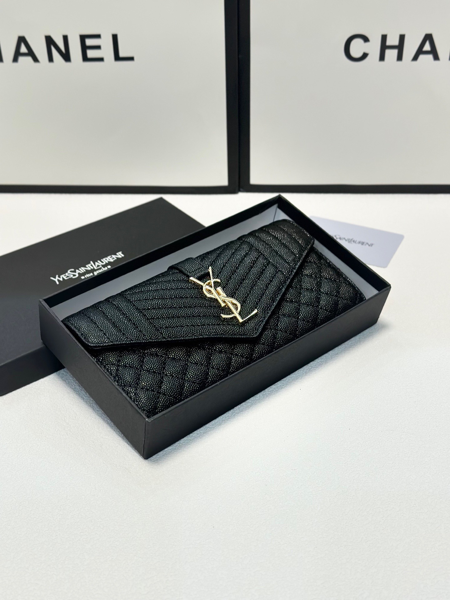 サンローラン「Saint Laurent」キャビアエンベロープフラップバッグ