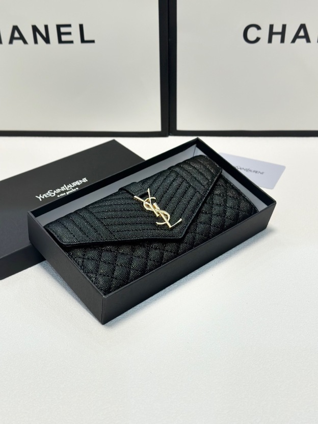 サンローラン「Saint Laurent」キャビアエンベロープフラップバッグ