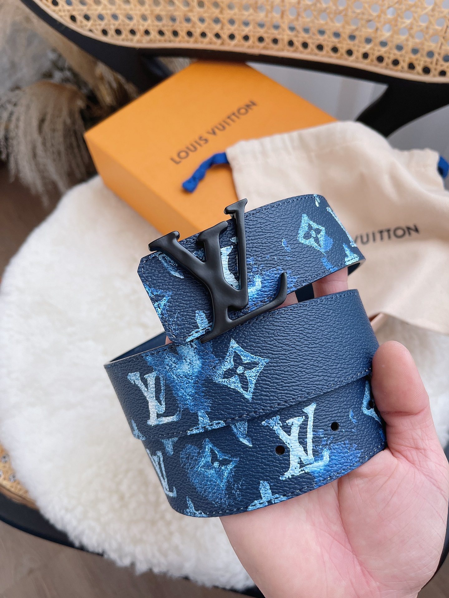 ルイ・ヴィトン「Louis Vuitton」ベルト･LV イニシャル 40MM