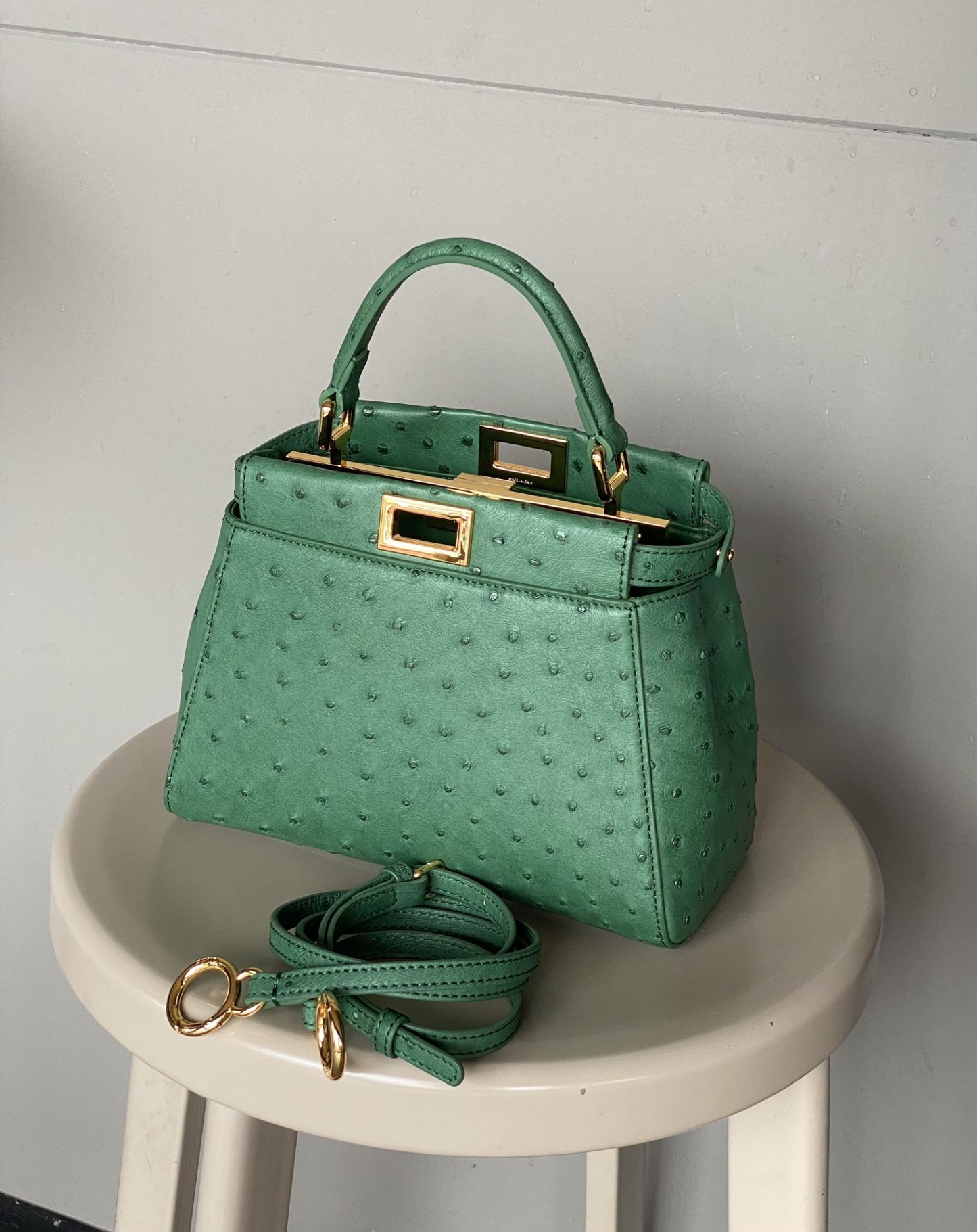 フェンディ「Fendi」Peekaboo Iconic Fit ハンドバッグ