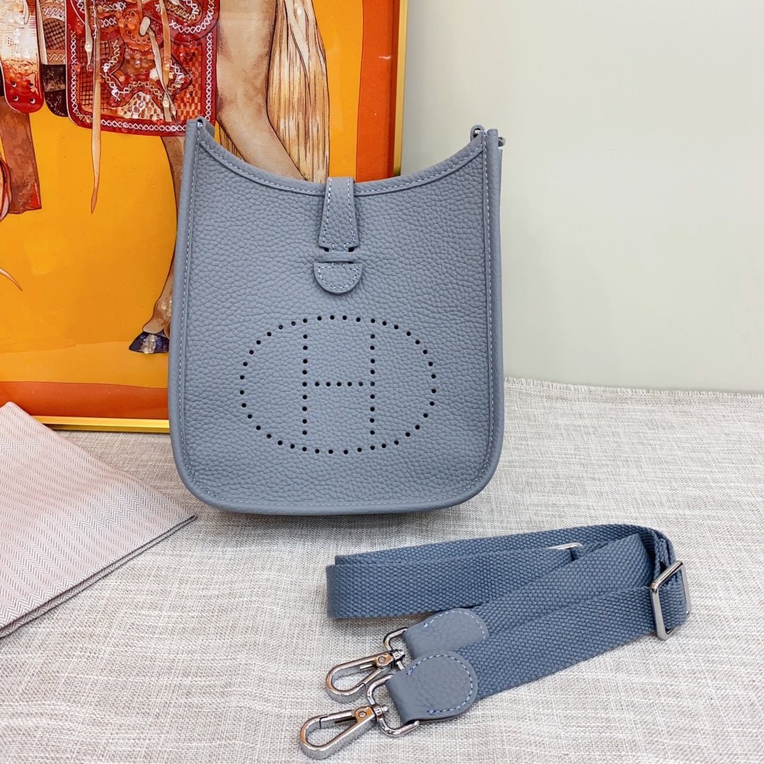 エルメス エヴリン 25/28/30 バッグ 3色「Evelyne Bag」