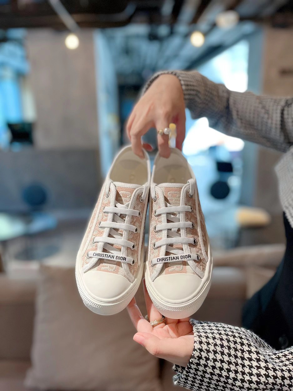 ディオール「Dior」Walk'n'Dior ヌードピンク 刺繍スニーカー