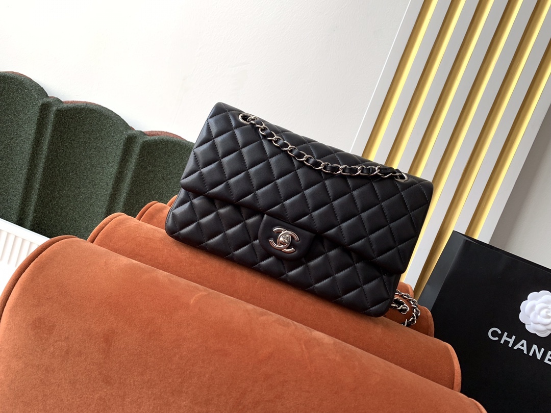 シャネル 11.12 クラシック ハンドバッグ「Flap Bag」