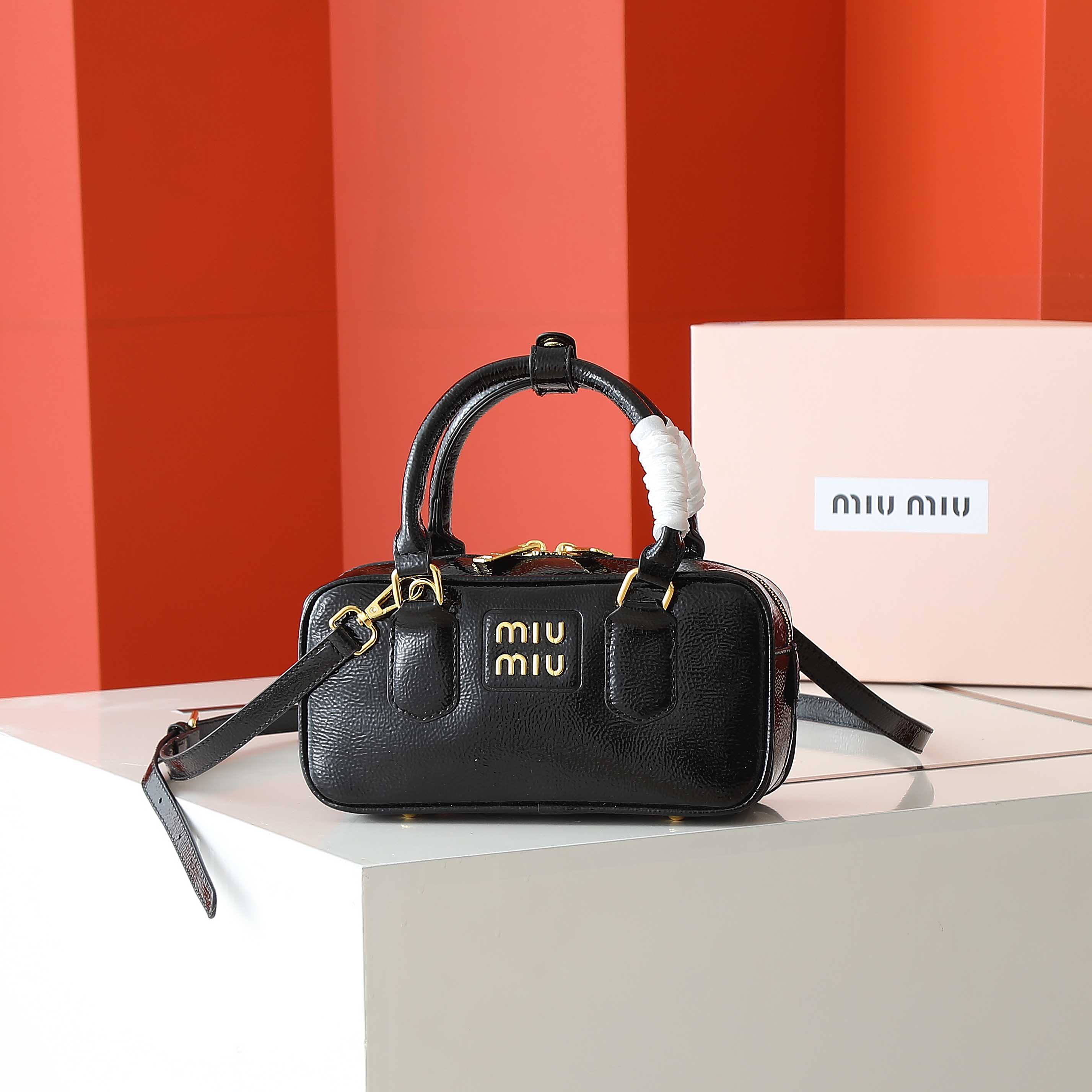 ミュウミュウ アルカディ レザー レギュラーバッグ「Arcadie Bag」