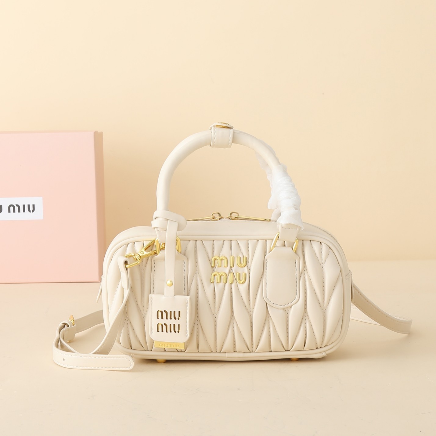 ミュウミュウ アルカディ マテラッセレザー レギュラー/ラージバッグ「Arcadie Bag」