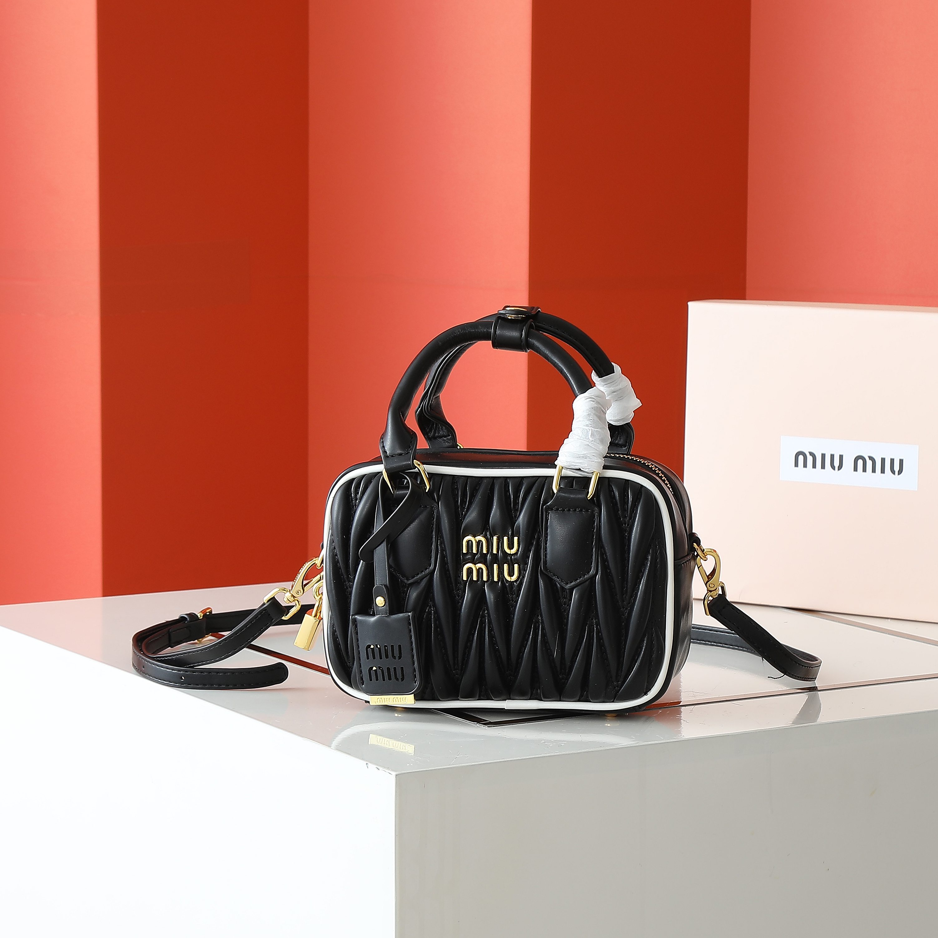 ミュウミュウ アルカディ マテラッセレザー スモールバッグ「Arcadie Bag」