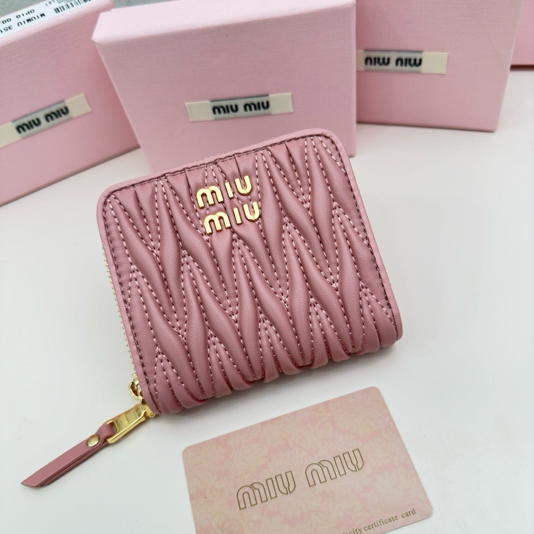 ミュウミュウ ラージ マトラッセ ナッパレザー ウォレット「Matelassé Wallet」