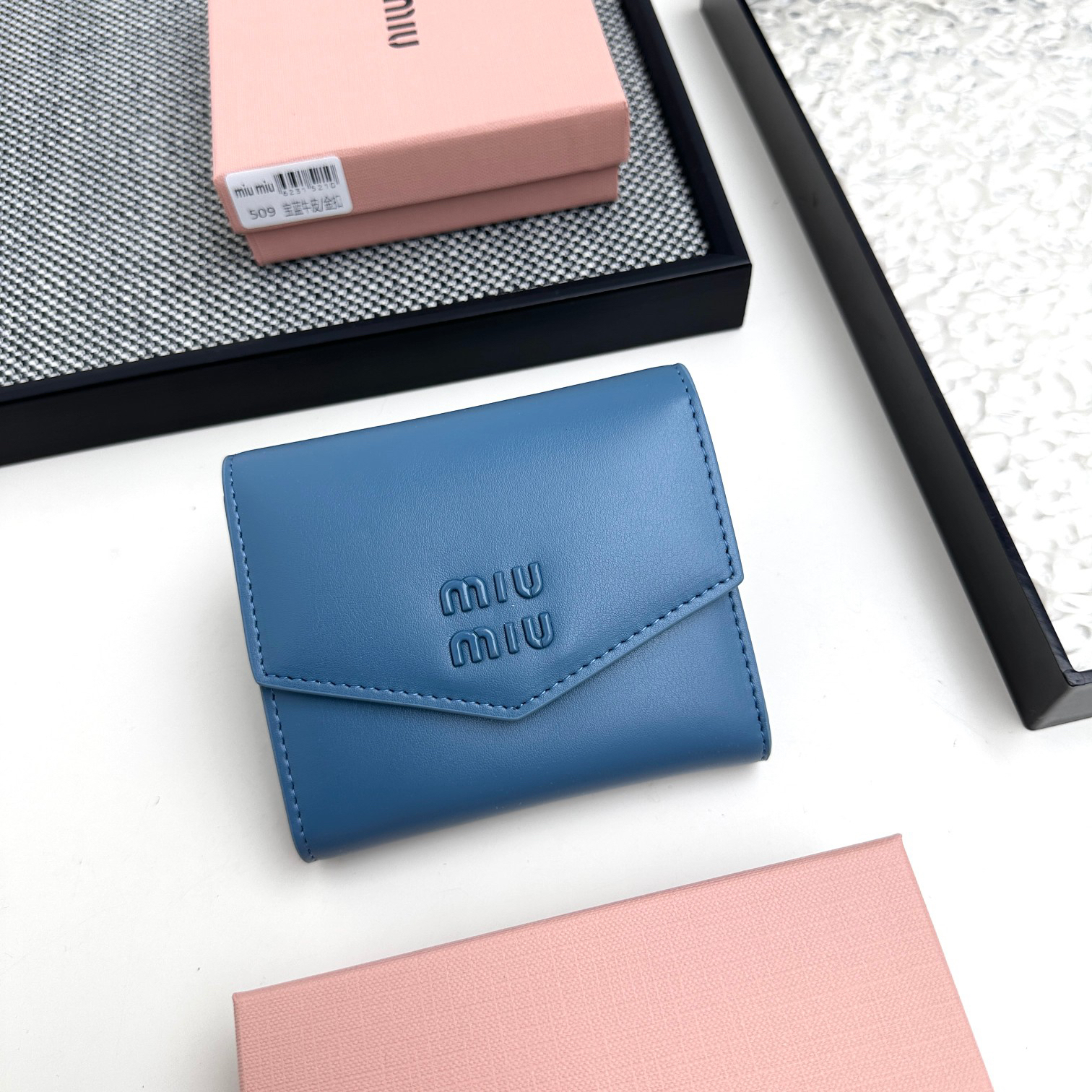 ミュウミュウ アルカディ コンパクト フラップ ウォレット「Arcadie Wallet」