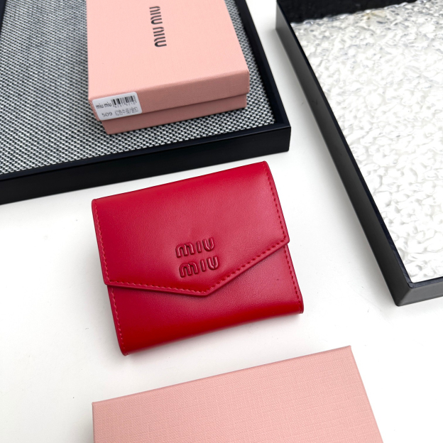 ミュウミュウ アルカディ コンパクト フラップ ウォレット「Arcadie Wallet」