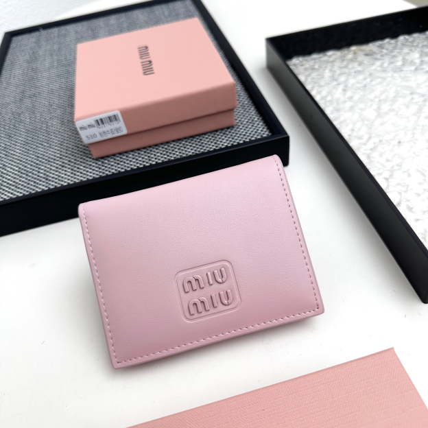 ミュウミュウ アルカディ レザー 財布「Arcadie Wallet」